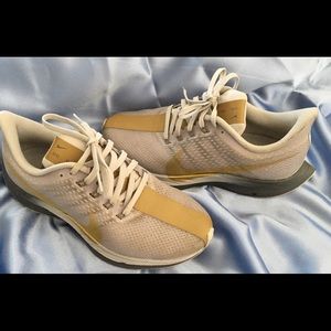 Women’s 6.5 Nike Zoom X